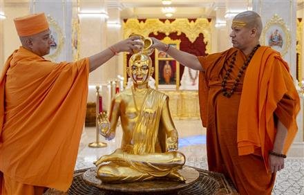 NIRANJAN PEETHADHEESHWAR VISITS BAPS MANDIR ABU DHABI