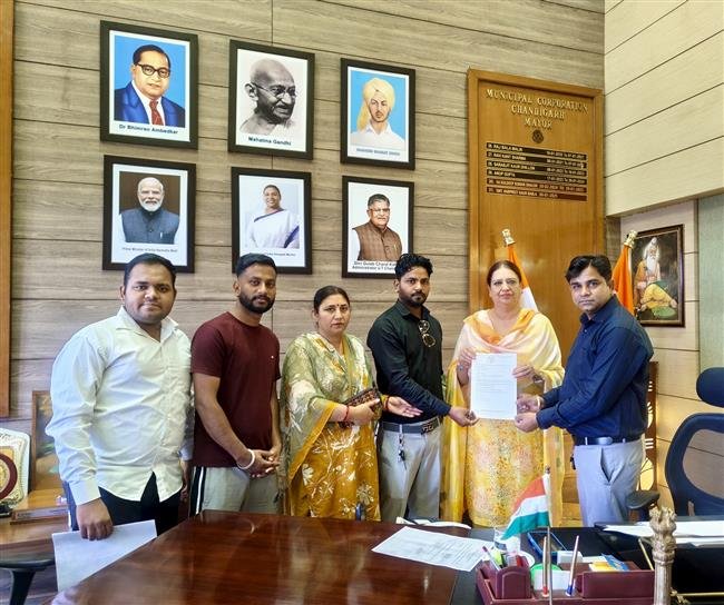 राम दरबार की समस्याओं को लेकर भाजपा मण्डल अध्यक्ष चंदन चण्डीगढ़ महापौर से मिले