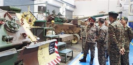 SOUTH WESTERN ARMY COMMANDER REVIEWS OPERATIONAL READINESS