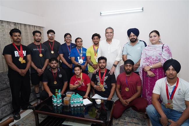 MP ARORA FELICITATES POWERLIFTERS FOR WINNING 15 GOLDS AT STATE CHAMPIONSHIP