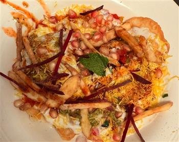 ENJOY AMRITSARI CHOLE  KULCHE, MUMBAI PAV BHAJI, MOUNTAIN TADKA MAGGI,  LUCKNOWI CHICKEN CHEESE TIKKA ROLL AT  VELVET CLARKS ZIRAKPUR TILL 31  MAY