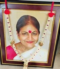 HUNDREDS OF PEOPLE PAY TRIBUTE TO URMIL MAKKAR