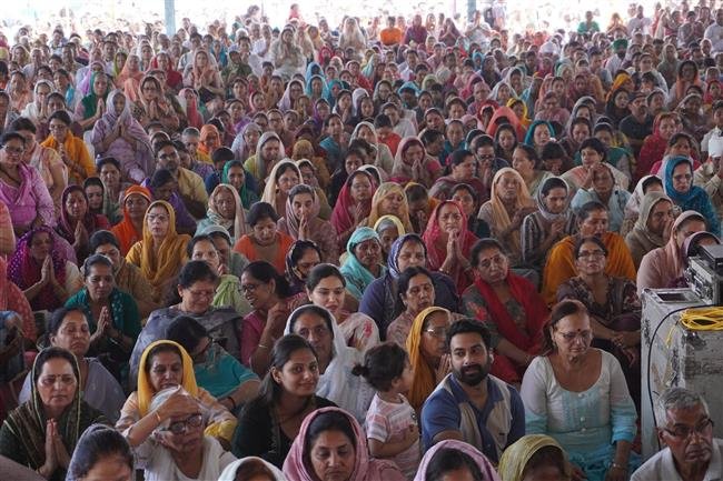 CROWD OF DEVOTEES GATHERED AT SHIVDHAM ASHRAM PANCHKULA