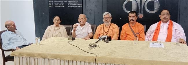 गौमाता को राष्ट्र माता घोषित करवाने के अभियान के तहत चण्डीगढ़ में भी बनाएंगे गौ-मतदाता : शैलेन्द्र योगीराज सरकार