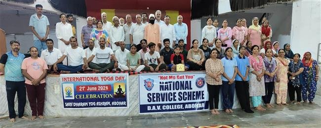 डीएवी कालेज, अबोहर में योग शिविर का आयोजन