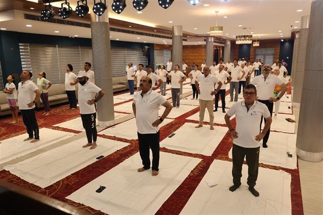 भारतीय स्टेट बैंक ने “एक पृथ्वी, एक स्वास्थ्य के लिए योग” पर ध्यान देने के साथ अंतर्राष्ट्रीय योग दिवस मनाया