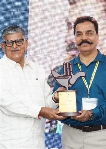 SARVPRIYA NIRMOHI HONOURED BY THE GOVERNOR FOR EXCELLENCE IN RADIO BROADCASTING AND ANCHORING