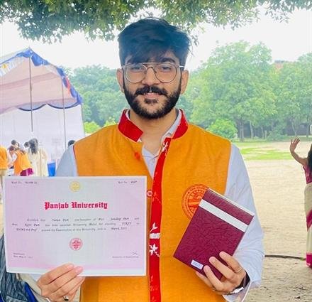 कोविड का बहाना बना लेट लतीफी :  वाह!  डॉ वरुण पुरी को गोल्ड मेडल वर्ष 2021 में  मिला पर दिया 2025 में