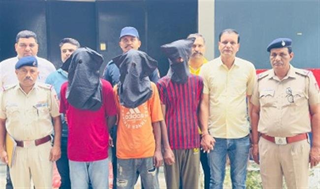 CHANDIGARH POLICE OPERATION CELL ARRESTED THREE AUTO LIFTERS AND RECOVERED TWO STOLEN VEHICLES