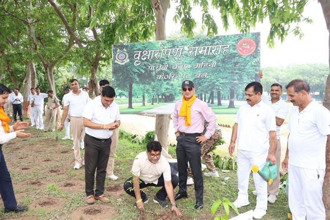 चंद्रशेखर आज़ाद की जयंती पर पौधारोपण