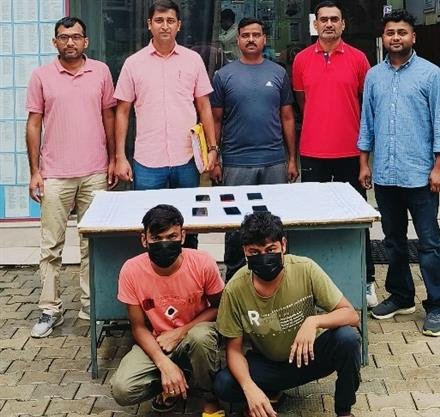 DELHI POLICE ARRESTED TWO  FRAUDSTERS INVOLVED IN CYBER CRIME