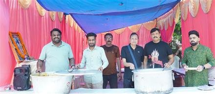 सावन की शिवरात्रि पर सेक्टर-45 में लंगर का आयोजन