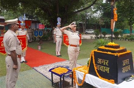 सीआरपीएफ आंतरिक सुरक्षा, उग्रवाद-रोधी अभियानों और आपदा प्रबंधन में अहम भूमिका निभाता है : कमल सिसोदिया, कमांडेंट