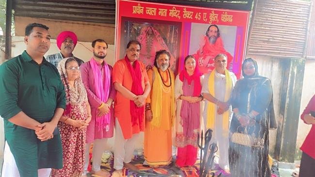 तथास्तु चैरिटेबल सोसायटी द्वारा जगद्गुरु पंचाननंद गिरि जी का जन्मदिवस धूमधाम से मनाया गया