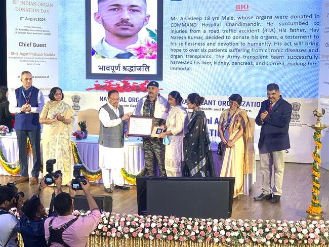 UNION HEALTH MINISTER HONOURS HAV NARESH & FAMILY FOR NOBLE ACT OF ORGAN DONATION OF THEIR BRAIN DEAD SON