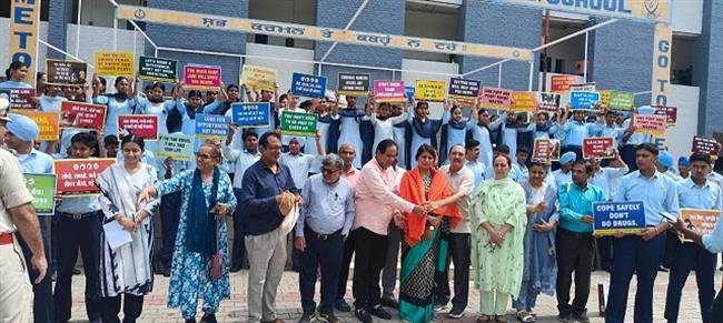 युवा पीढ़ी के नशे की चपेट में आने से राष्ट्र कमजोर होता है : कमाण्डेंट सुश्री कमल सिसोदिया