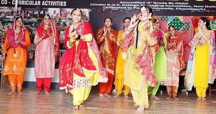 AMANAT KAUR CROWNED AS “MISS TEEJ”