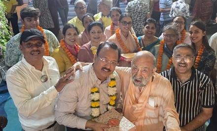 श्री चैतन्य गौड़ीय मठ में श्री कृष्ण जन्माष्टमी समारोह व झांकियों का शुभारम्भ