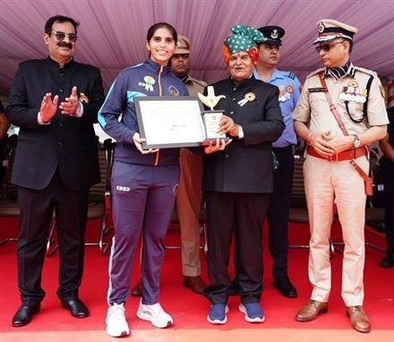UTCA CRICKETER ADITI SHEORAN HONOURED WITH STATE AWARD BY GULAB CHAND KATARIA