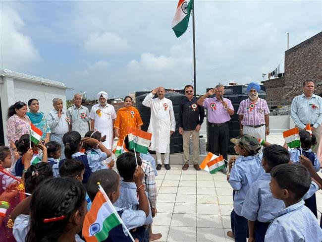 लॉयंस क्लब, चण्डीगढ़ प्रॉस्पेरिटी ने स्वतंत्रता दिवस पौधरोपण किया