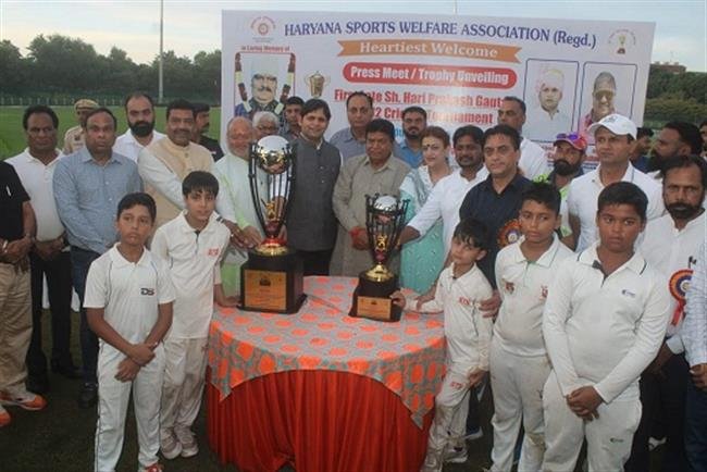 हरियाणा के खेलमंत्री गौरव गौतम ने पंचकूला में स्वर्गीय श्री हरि प्रकाश गौतम मेमोरियल बालक अंडर-12 क्रिकेट ट्रॉफी के प्रथम संस्करण का किया अनावरण