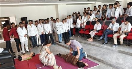 NATIONAL INSTITUTE OF AYURVEDA ORGANIZES BASIC LIFE SUPPORT TRAINING