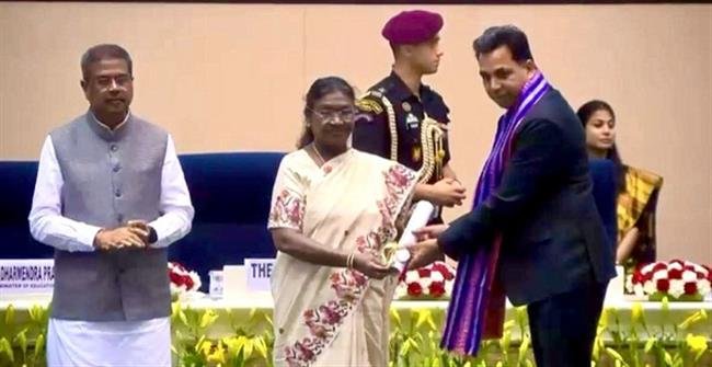 PUNJAB TEACHER  GETS NATIONAL AWARD  FROM PRESIDENT