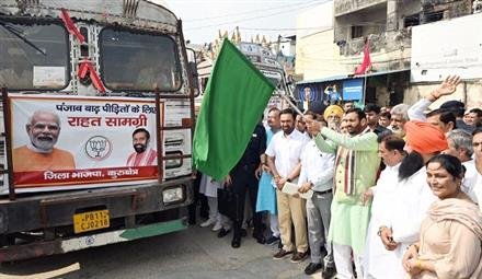 CM NAYAB SINGH SAINI FLAGS OFF 20 RELIEF MATERIAL TRUCKS FROM PIPLI GRAIN MARKET FOR PUNJAB