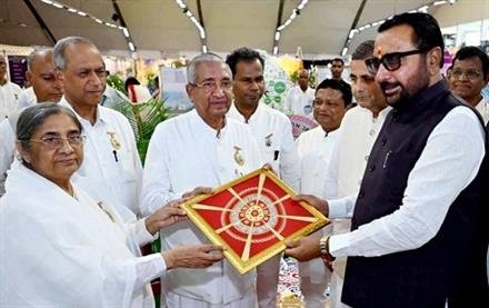 SCIENTISTS, ENGINEERS DISCUS 'WORK LIFE BALANCE FOR PEAK PERFORMANCE'