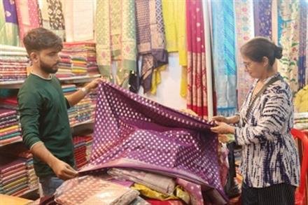 एक ही छत के नीचे देशभर की साड़ियां और डिजाइनर कलेक्शन, छह दिवसीय नेशनल सिल्क एक्सपो शुरू