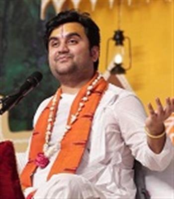 कथा के दूसरे दिन इंद्रेश महाराज ने कथा के माध्यम से बरसाना के मोर कुटी के दर्शन करवाए