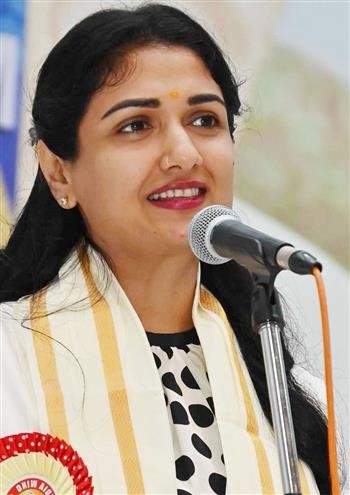 मीडिया केवल सूचना देने का साधन ही नहीं बल्कि समाज का दर्पण है : ईशा अग्रवाल