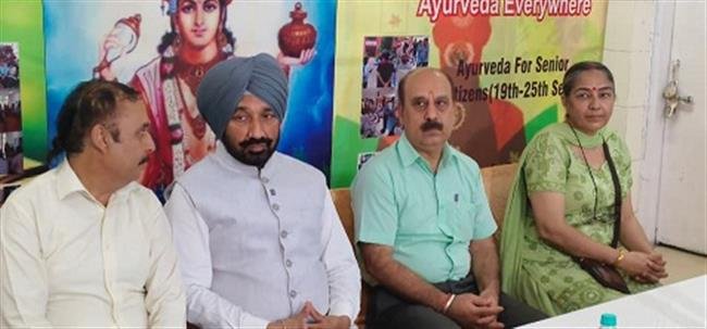 आयुर्वेद के तरीकों में ही बीमारियों को जड़ से समाप्त करने की क्षमता : सतनाम सिंह संधू