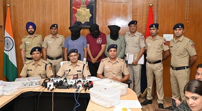 CHANDIGARH CRIME POLICE  IN A MAJOR SUCCESS BUSTED  INTERSTATE SYNDICATE INVOLVED IN PRINTING AND DISTRIBUTION OF FAKE INDIAN CURRENCY NOTES (FICN).