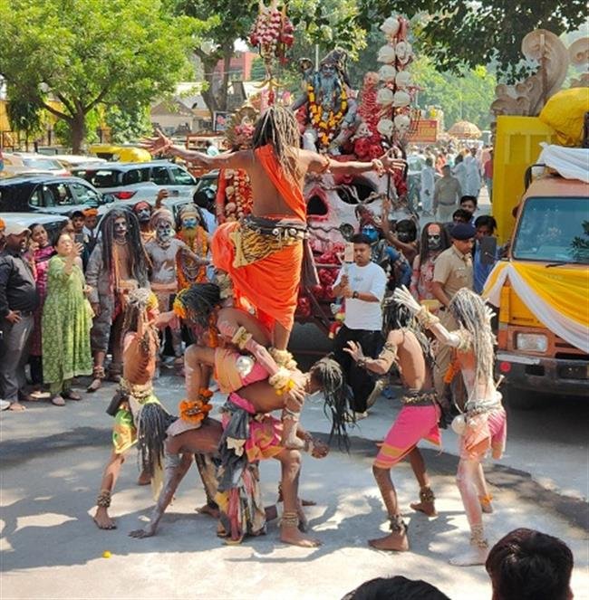 नगर भ्रमण पर निकले साईं बाबा, रामू राजस्थानी की टीम ने शिव तांडव की जीवंत प्रस्तुति ने मचाया धमाल