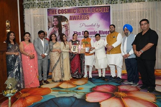 ज्यातिष सम्मेलन में आचार्य वीना शर्मा को लाइफटाइम अचीवमेंट अवॉर्ड