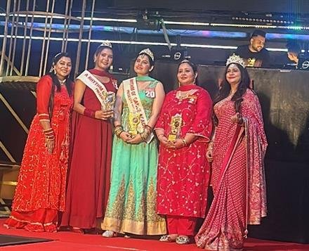 रिदम ऑफ डांस अकादमी ने   किया करवा चौथ का भव्य आयोजन, मनिंदर  करवा   क्वीन