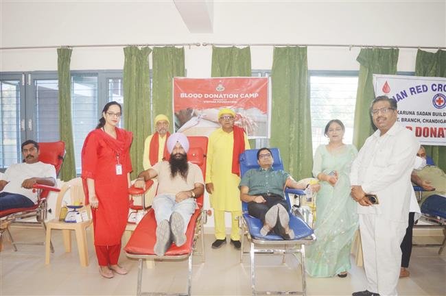 सेक्रेड हार्ट सीनियर सेकेंडरी स्कूल, चंडीगढ़ में स्टाफ व पेरेंट्स द्वारा 93 यूनिट्स रक्त एकत्र