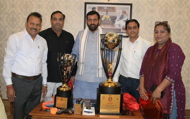 मुख्यमंत्री नायब सिंह सैनी ने 50वें अखिल भारतीय बालक अंडर-17 क्रिकेट टूर्नामेंट की महाराजा अग्रसेन ट्रॉफी का अनावरण किया