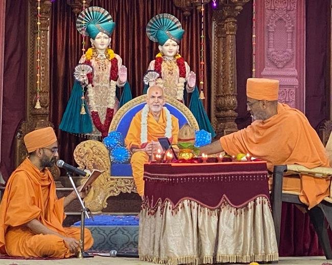 DEEPAWALI CELEBRATED AT SWAMINARAYAN AKSHARDHAM IN NEW DELHI, GANDHINAGAR