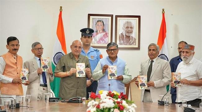 PUNJAB GOVERNOR SHRI GULAB CHAND KATARIA UNVEILS THE BOOK “PRERNADAYAK SAKSHATKAR – EK SAFAR”