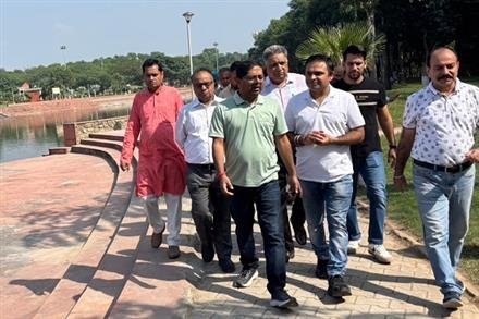CHANDIGARH ADMINISTRATION GIVEN FINAL TOUCH FOR PREPARATIONS AT SECTOR 42 LAKE FOR CHHATH PUJA