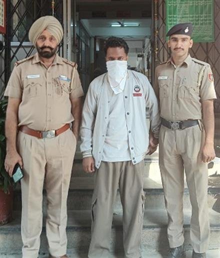 CHANDIGARH POLICE ARRESTED NOTORIOUS DRUG PEDDLER WITH 30 INJECTIONS.
