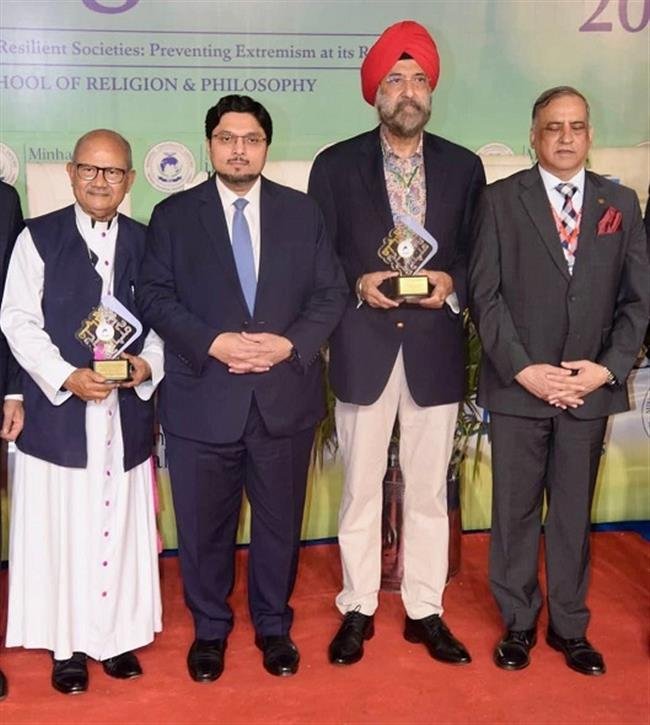 DR. TARUNJIT SINGH BUTALIA RECEIVES LIFETIME ACHIEVEMENT AWARD AT GLOBAL INTERFAITH CONFERENCE