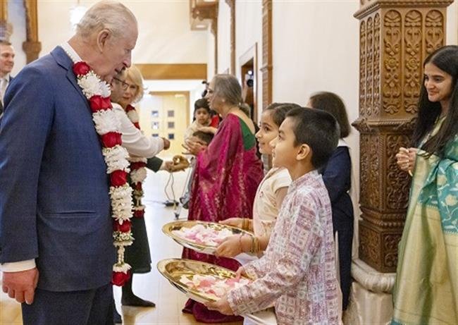 KING CHARLES III AND QUEEN CAMILA VISIT BAPS NEASDEN MANDIR