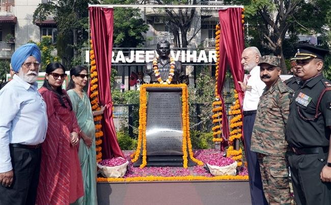 राजीव विहार में शहीद लेफ्टिनेंट कर्नल शांति स्वरूप राणा, अशोक चक्र (मरणोपरांत) की प्रतिमा का अनावरण