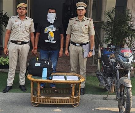 DELHI POLICE ARRESTED AN IMPOSTER FOR PREPARING FAKE LETTERS USING OFFICIAL LETTER HEAD OF  CMO
