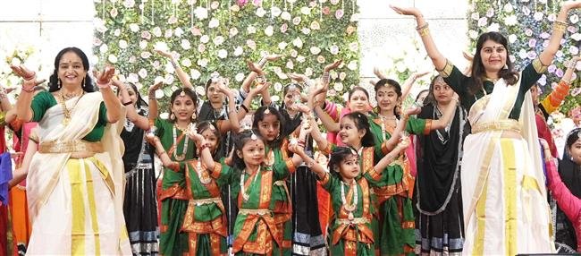 FIFTH DAY OF ‘JEEVAN UTKARSH MAHOTSAV’ DEDICATED TO THE CONTRIBUTION AND DEVOTION OF WOMEN