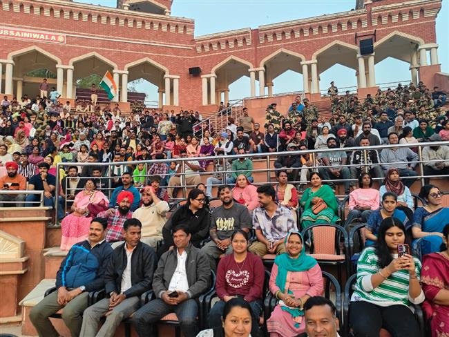 RETREAT CEREMONY RESUMES AT HUSSAINIWALA AFTER 74 DAYS, ECHOES WITH PATRIOTIC FERVOUR AND CHEERS FOR BSF SENTINELS