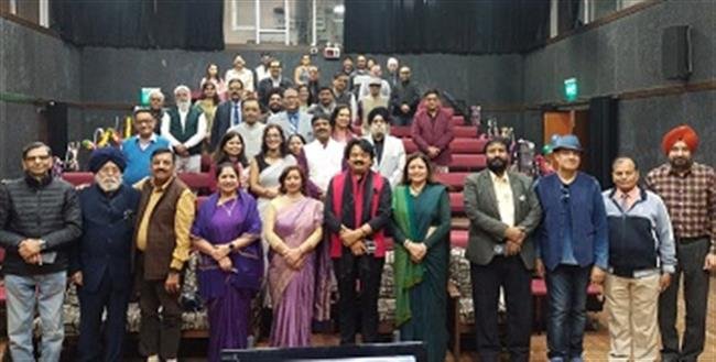 वागीश्वरी-ए ग्रुप ऑफ़ आर्टहॉलिक्स ने संस्कार भारती के सौजन्य से कराओके सिंगिंग, पोएट्री एन्ड डांस का आयोजन किया